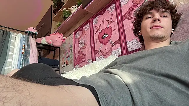 Jeremy1Scott online show from April 6, 2026, 4:57 am