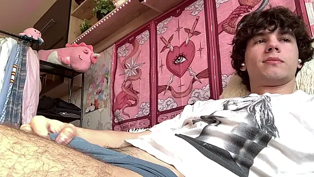 Jeremy1Scott online show from April 14, 2026, 4:39 am