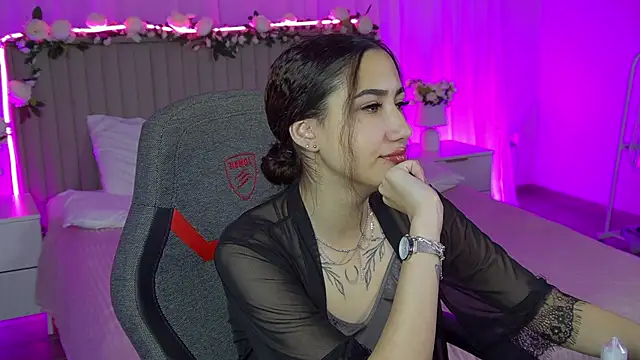 RebeckaThornton online show from December 17, 2025, 7:46 am