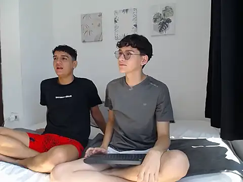 Snapshot of SpritzBoys chatting on October 13, 2025, 2:07 pm SpritzBoys online show from October 13, 2025, 2:07 pm