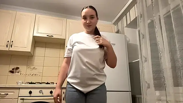 DaisyMolly online show from October 14, 2025, 9:15 pm