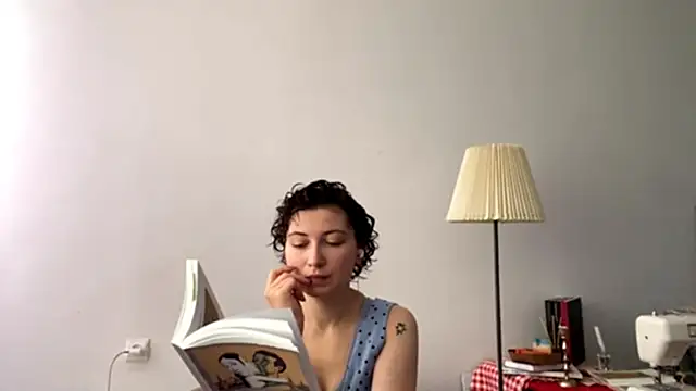 Snapshot of AlyseDietrich chatting on October 13, 2025, 7:43 am AlyseDietrich online show from October 13, 2025, 7:43 am