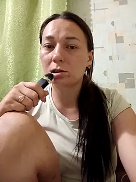 HollyDollsi online show from December 13, 2025, 10:38 pm