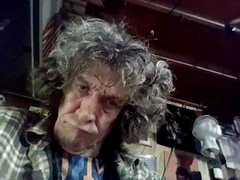 Snapshot of OldManOnline chatting on April 8, 2026, 2:02 am OldManOnline online show from April 8, 2026, 2:02 am