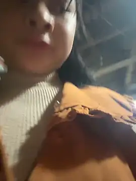 Snapshot of Linh-xxx chatting on November 10, 2025, 10:53 am Linh-xxx online show from November 10, 2025, 10:53 am