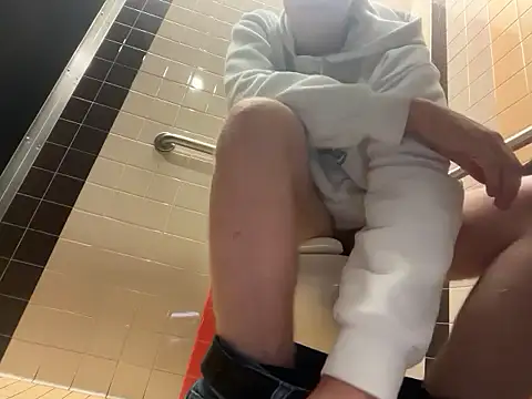 Snapshot of eddieeeeee1232 chatting on November 3, 2025, 5:49 pm eddieeeeee1232 online show from November 3, 2025, 5:49 pm