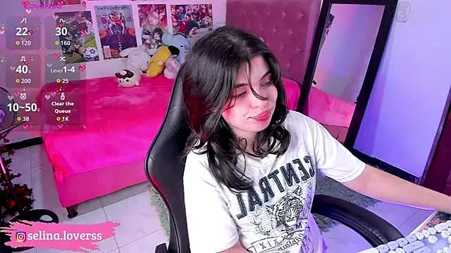 selina lovers  online show from April 18, 2026, 3:20 am