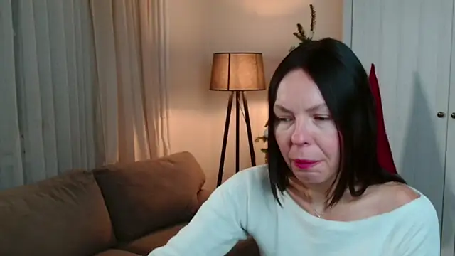 LittleNicolee online show from December 20, 2025, 6:11 pm