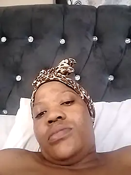 CaramelBoootie online show from March 18, 2026, 5:03 pm