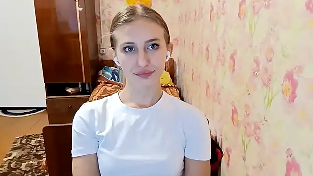 Snapshot of AmeliLia chatting on October 16, 2025, 2:03 pm AmeliLia online show from October 16, 2025, 2:03 pm