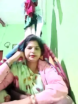 Karishma cute online show from November 21, 2025, 6:07 pm