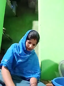 Karishma cute online show from October 18, 2025, 12:07 pm