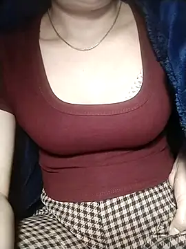 Snapshot of YiyinLy chatting on November 30, 2025, 12:28 pm YiyinLy online show from November 30, 2025, 12:28 pm