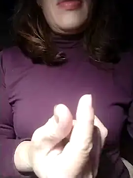 Snapshot of YiyinLy chatting on November 19, 2025, 9:48 pm YiyinLy online show from November 19, 2025, 9:48 pm