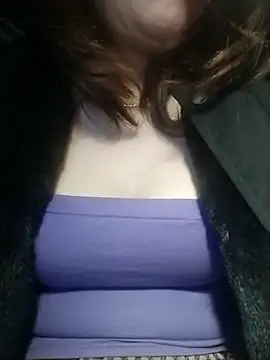 YiyinLy online show from December 19, 2025, 8:00 pm