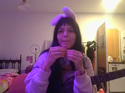 miapink33 online show from November 6, 2025, 1:42 am