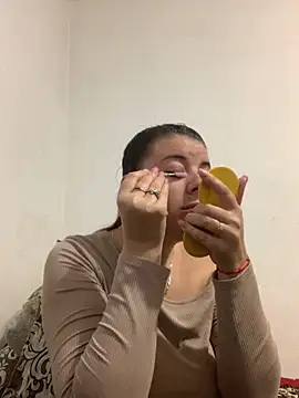 Snapshot of MiraCastellon chatting on November 2, 2025, 11:59 am MiraCastellon online show from November 2, 2025, 11:59 am