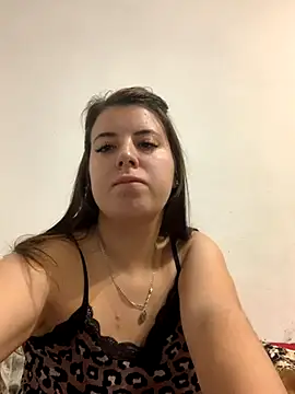 Snapshot of MiraCastellon chatting on November 3, 2025, 11:41 pm MiraCastellon online show from November 3, 2025, 11:41 pm