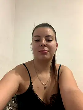 Snapshot of MiraCastellon chatting on November 4, 2025, 11:47 am MiraCastellon online show from November 4, 2025, 11:47 am