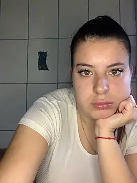 MiraCastellon online show from November 27, 2025, 11:54 am