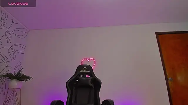 merida 06 online show from November 12, 2025, 4:38 am