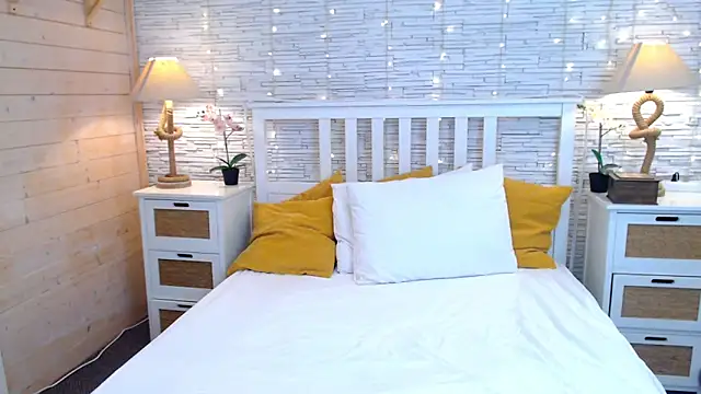 Soft Lilly online show from November 10, 2025, 6:07 am