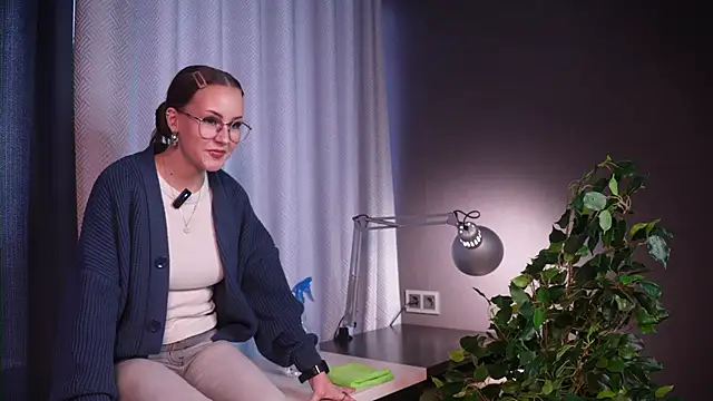 Snapshot of KrisWaller chatting on October 21, 2025, 10:03 am KrisWaller online show from October 21, 2025, 10:03 am