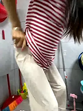Snapshot of Nini-cn chatting on October 19, 2025, 10:23 pm Nini-cn online show from October 19, 2025, 10:23 pm