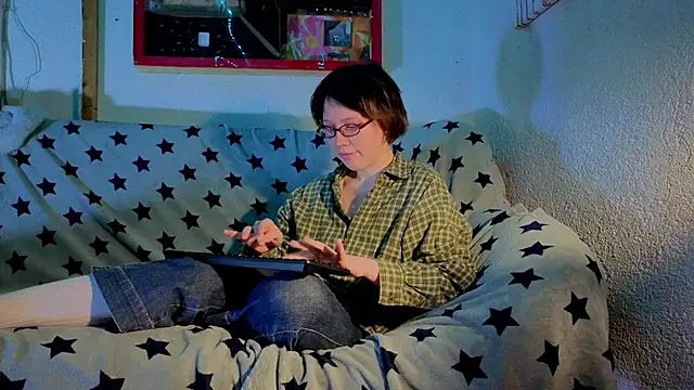 ReincarnatedAngel online show from October 18, 2025, 5:59 pm