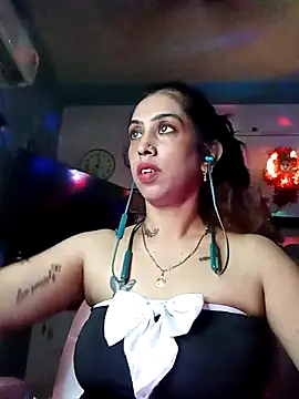 Darling Annie online show from October 25, 2025, 6:30 pm