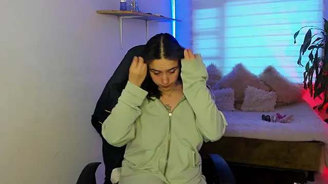 Snapshot of Emily_Lindey chatting on October 26, 2025, 7:14 pm Emily Lindey online show from October 26, 2025, 7:14 pm