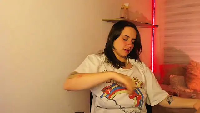 Snapshot of Emily_Lindey chatting on November 13, 2025, 3:43 am Emily Lindey online show from November 13, 2025, 3:43 am