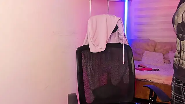 Snapshot of Emily_Lindey chatting on October 23, 2025, 3:27 am Emily Lindey online show from October 23, 2025, 3:27 am