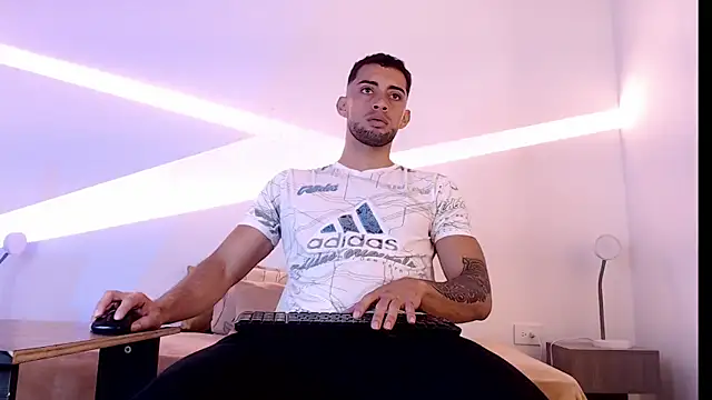 Snapshot of Daron_66 chatting on November 10, 2025, 2:00 pm Daron 66 online show from November 10, 2025, 2:00 pm