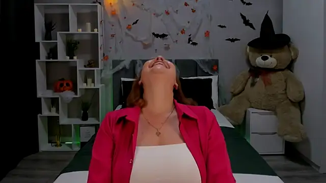 Snapshot of NataliKaminski chatting on October 28, 2025, 3:44 pm NataliKaminski online show from October 28, 2025, 3:44 pm