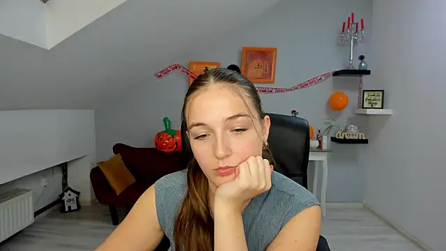 Snapshot of AnneWilsonn chatting on October 30, 2025, 12:47 pm AnneWilsonn online show from October 30, 2025, 12:47 pm