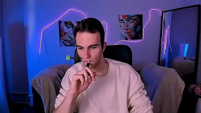 astren villo online show from February 3, 2026, 7:24 am