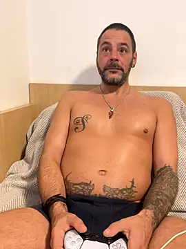 Snapshot of _madbull_ chatting on November 5, 2025, 7:39 pm madbull online show from November 5, 2025, 7:39 pm