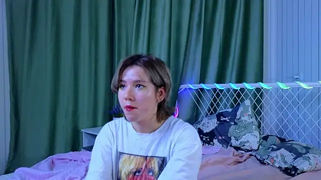 AlisiaEthen online show from November 3, 2025, 8:56 pm