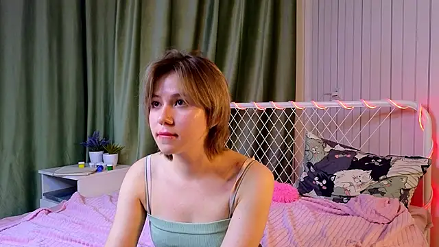 AlisiaEthen online show from November 1, 2025, 8:25 pm