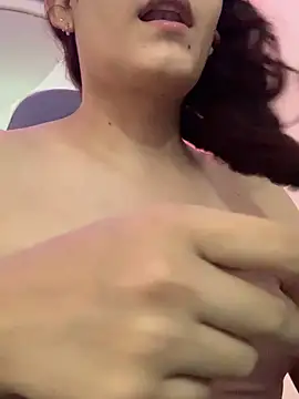 Snapshot of La-Gatiita-trans chatting on February 3, 2026, 4:23 pm La-Gatiita-trans online show from February 3, 2026, 4:23 pm