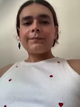 Snapshot of La-Gatiita-trans chatting on October 21, 2025, 4:17 pm La-Gatiita-trans online show from October 21, 2025, 4:17 pm