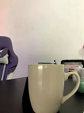 Snapshot of La-Gatiita-trans chatting on November 15, 2025, 2:21 pm La-Gatiita-trans online show from November 15, 2025, 2:21 pm