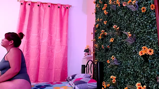 Snapshot of newstarlunas18 chatting on October 16, 2025, 1:30 pm newstarlunas18 online show from October 16, 2025, 1:30 pm