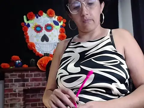 Lucyy Naugthy online show from November 10, 2025, 12:32 pm