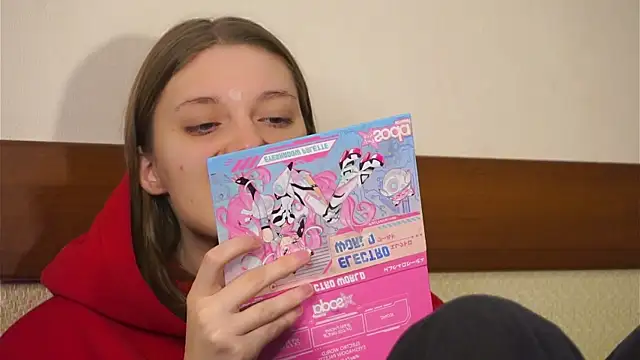 RoslynArcuo online show from November 20, 2025, 8:09 pm