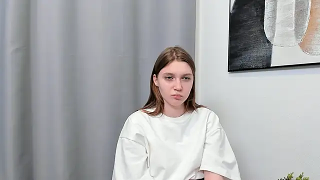 RoslynArcuo online show from October 18, 2025, 5:15 pm