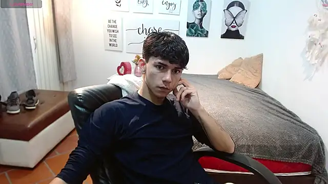 AmethystShadow17 online show from November 14, 2025, 4:10 pm