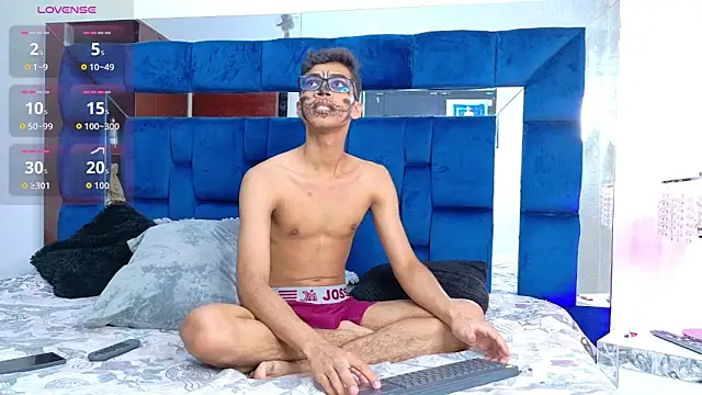 Desire4Duo online show from October 31, 2025, 1:19 pm