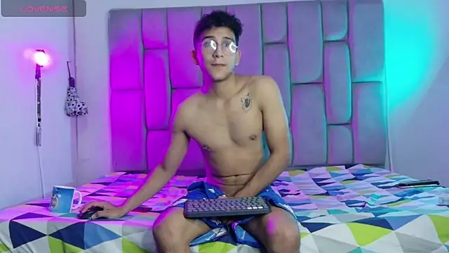 Desire4Duo online show from March 23, 2026, 11:21 am